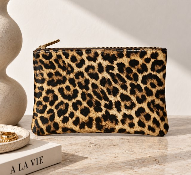Leder-Pochette L – Leopard Hell