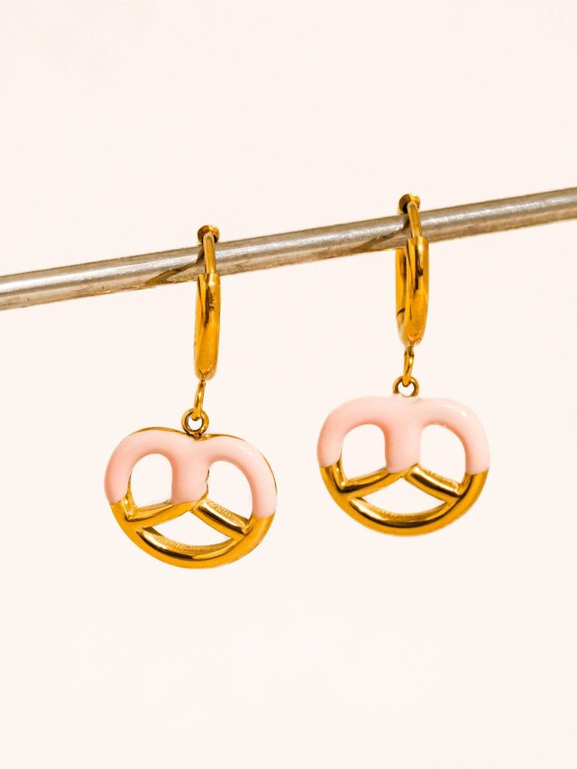 Prezzy Brezel-Creolen 18K vergoldet – Multicolor