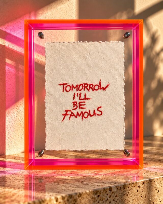 TOMORROW – Handstickerei im Neon-Plexiglasrahmen